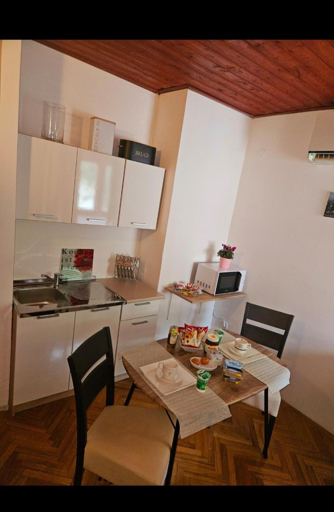 " Rooms Bela Salyna" Icici Exterior photo